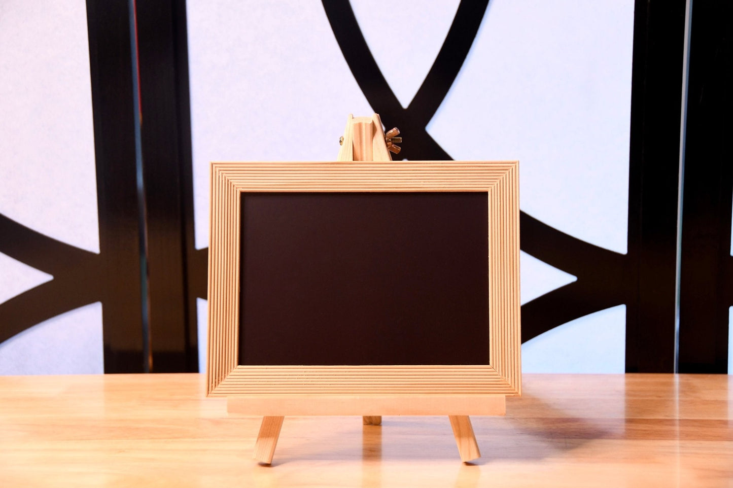 The 6" x 8" pine magnet frame with tabletop easel - Bard and Bloom